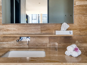 AR 218 Hotel by ULIV