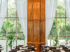 Sea Breeze Hotel & Villa