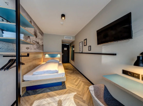 Schulz Hotel Berlin Wall at the East Side Gallery