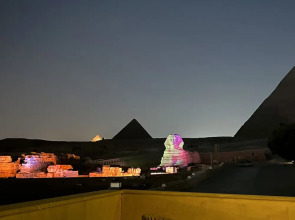 The Gate Hotel Front Pyramids & Sphinx View