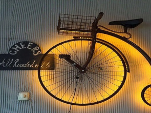 Cheers Midtown Hostel