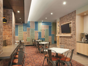 La Quinta Inn & Suites by Wyndham New Orleans Downtown