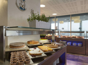 Ramada Hotel & Suites by Wyndham Netanya