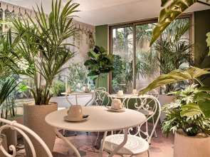 Posy Hotel by Happyculture