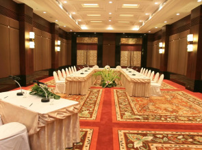 Курортный отель Grand Pacific Sovereign Resort & Spa