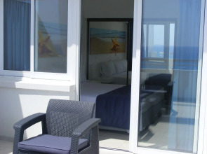 Sun Hall Beach Hotel Apts.