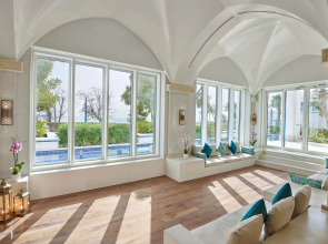 Hilton Salwa Beach Resort & Villas