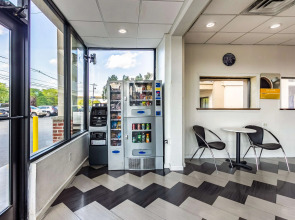 Motel 6 Elizabeth, NJ - Newark Liberty Intl Airport