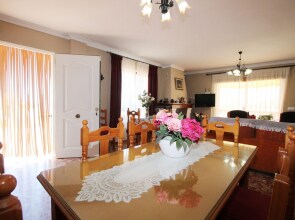 1090 Villa las Flores