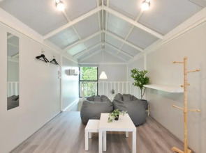 Gate43 Airport Hotel