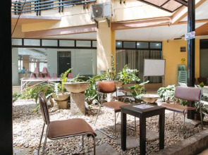 RedDoorz @ Arzo Hotel Grand Lodge