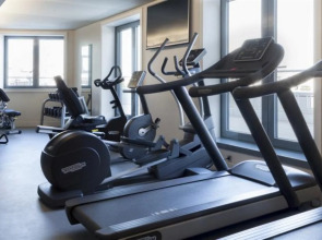 AC Porte Maillot Hotel