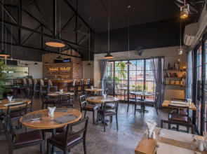 The Alcove Library Hotel