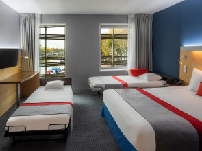Holiday Inn Express Paris-Canal de la Villette by IHG