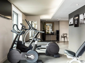 AC Porte Maillot Hotel