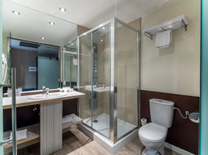 Отель Petit Palace Triball