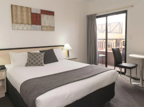 Adelaide Riviera Hotel