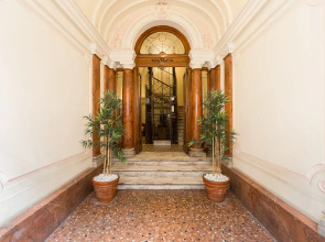 Affreschi Su Roma Luxury B&B