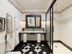 H10 Corregidor Boutique Hotel