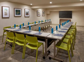 The Anza - A Calabasas Hotel