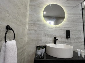 The Gate Hotel Front Pyramids & Sphinx View