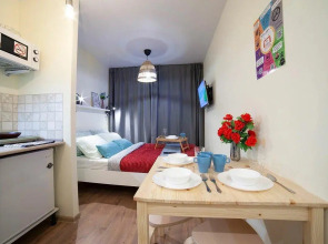 Диван и чемодан на улице Сибиряков-Гвардейцев