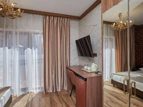 Апартаменты в отеле Red Wood (Ред Вуд)