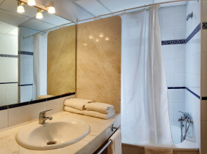 Pins Platja Apartments