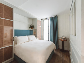 Hoy Paris - Home of YOGA