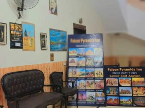 Falcon pyramids inn