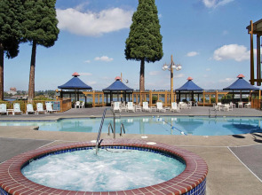 Holiday Inn Portland - Columbia Riverfront by IHG