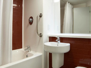 Travelodge Edinburgh Central Queen Street