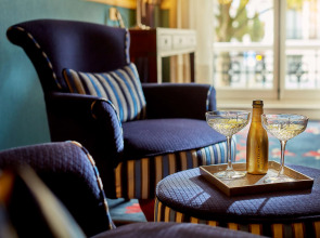 Carlton Ambassador Hotel