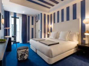 Отель Room Mate Valeria