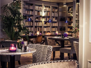 Carlton Square Hotel