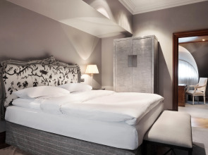 Schlosshotel Berlin By Patrick Hellmann