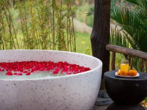 AiLee Villa & Hotel Tamcoc