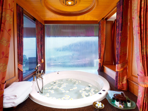 Diamond Cliff Resort & Spa, Patong Beach