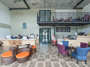 The Sixteenth Naiyang Beach Hotel