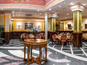 Отель Reina Cristina