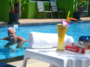 Khaolak C-nior Bungalows