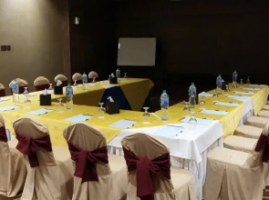 Отель Ramee Guestline Qurum