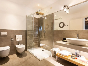 Like Home - Boutique Hotel