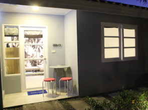 1715 House - White Rhino