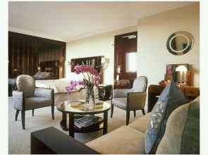 Отель Plaza Athenee