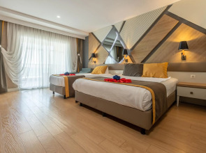 Saturn Palace Resort 