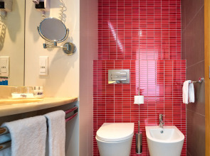 Four Views Monumental Lido