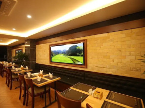 Liberty Hall Tam Coc Hotel & Villa