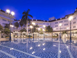 Hong Kong Disneyland Hotel