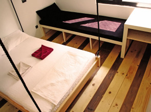 ArkaBarka Floating Hostel and Apartments